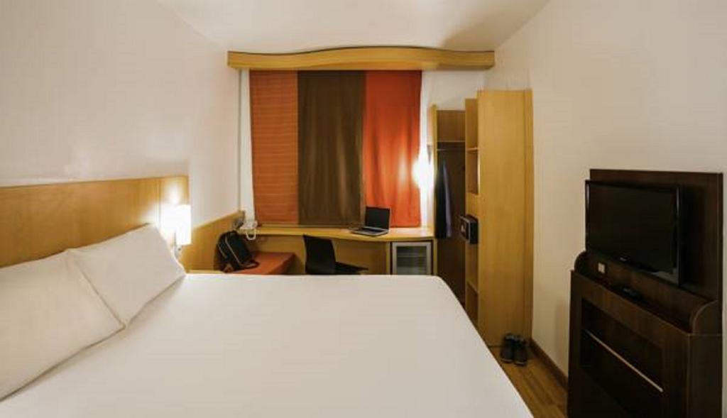 Ibis Lagos Икея Экстерьер фото
